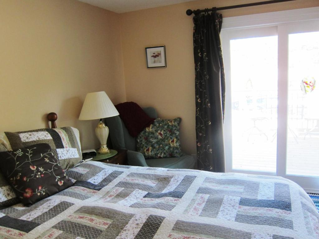 Twin Pines Bed And Breakfast Peterborough Exterior photo