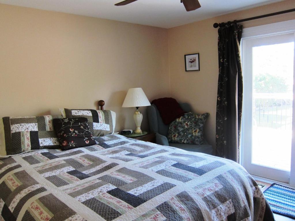 Twin Pines Bed And Breakfast Peterborough Exterior photo