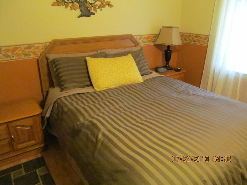 Twin Pines Bed And Breakfast Peterborough Room photo