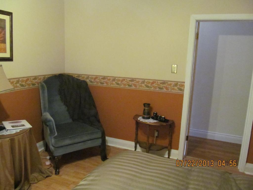 Twin Pines Bed And Breakfast Peterborough Room photo