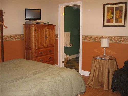 Twin Pines Bed And Breakfast Peterborough Exterior photo