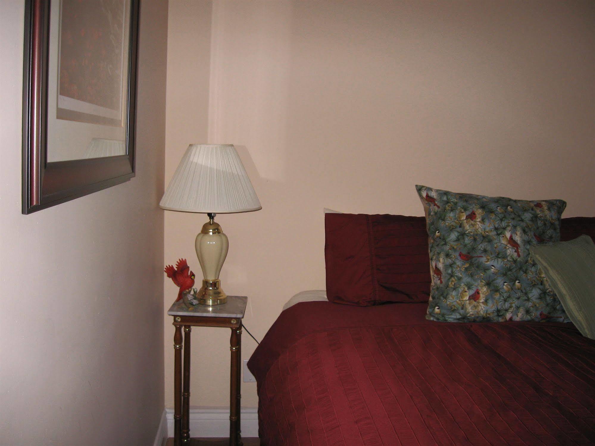 Twin Pines Bed And Breakfast Peterborough Exterior photo
